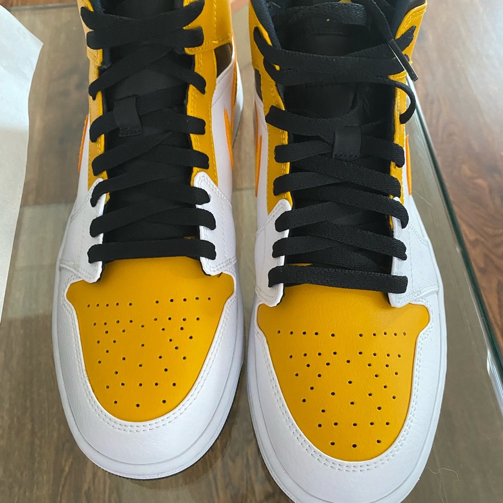 Brand New Air Jordan 1 Mid “University Gold” Men